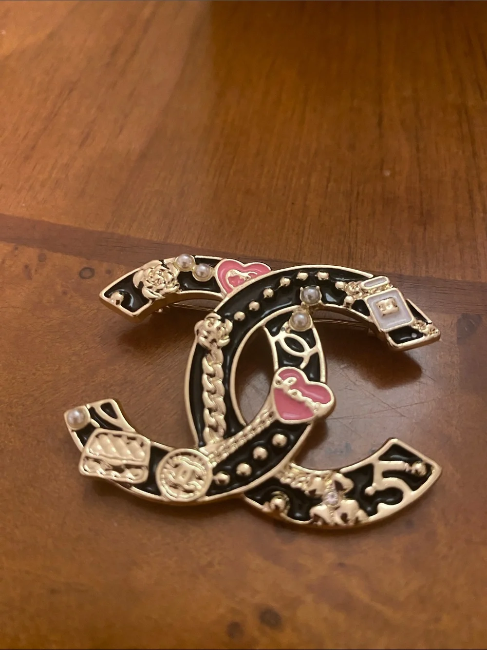 Fashion Jewelry Black and Pink Double C Logo Brooch with Pearls